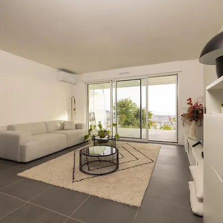 Apartment Avec Vue Mer, Terrasse Privee Et Piscine *