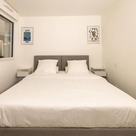 Appartement Avec Vue Mer, Terrasse Privee Et Piscine